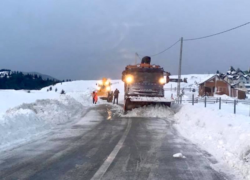 se circulă în condiții de iarnă în județul sibiu. nu sunt drumuri blocate