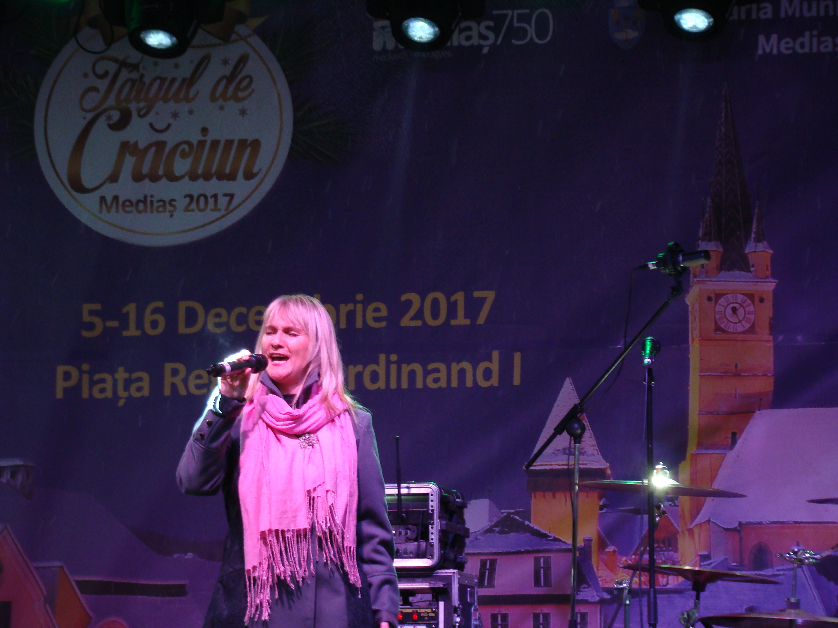 FOTO VIDEO - Închiderea Târgului de Crăciun din Mediaș s-a încheiat cu super concerte 2 foto video - închiderea târgului de crăciun din mediaș s-a încheiat cu super concerte