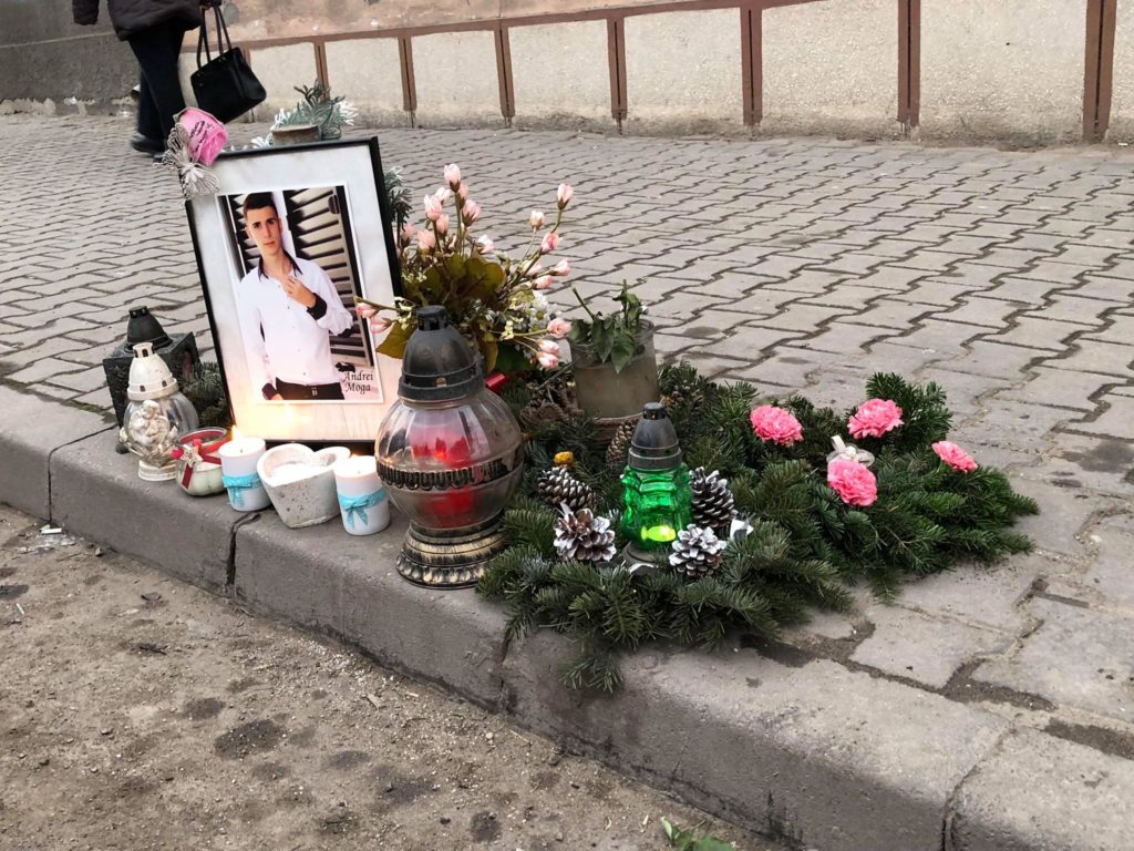 VIDEO - Familia tânărului ucis pe Șoseaua Sibiului se revoltă. Se tem că șoferul criminal va scăpa nepedepsit 2 video - familia tânărului ucis pe șoseaua sibiului se revoltă. se tem că șoferul criminal va scăpa nepedepsit