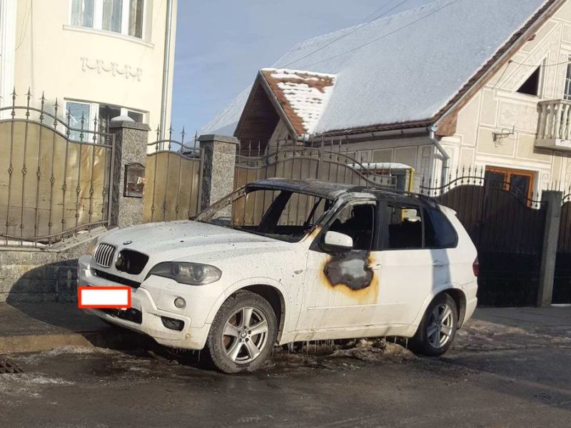 foto - cinci incendii în weekend. o mașină incendiată cu un cocktail molotov