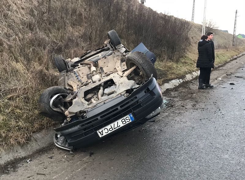 foto – șofer adormit la volan. trei oameni răniți pe dn14