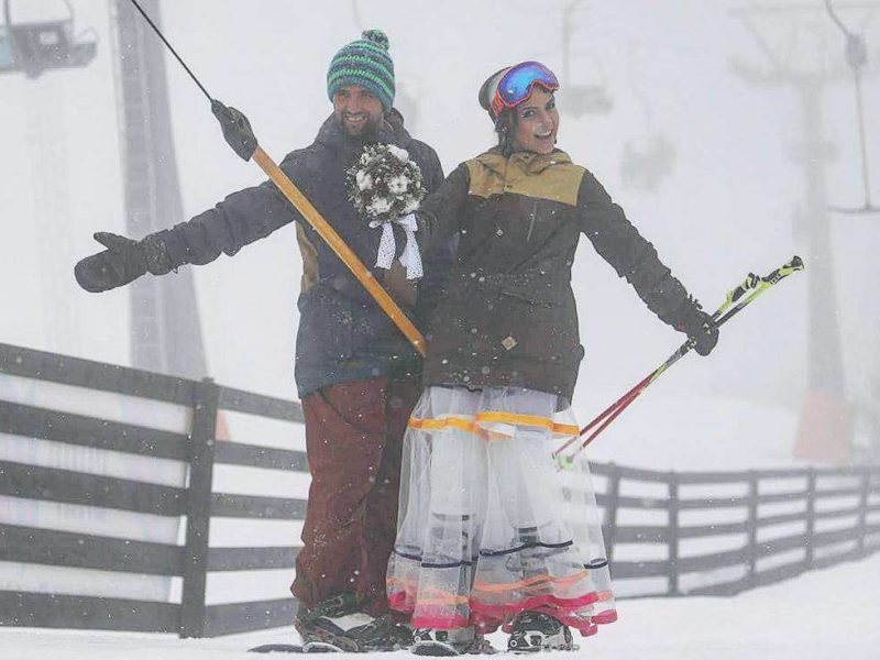 foto – nuntă pe schiuri la arena platoș. petrecere pe pârtie!