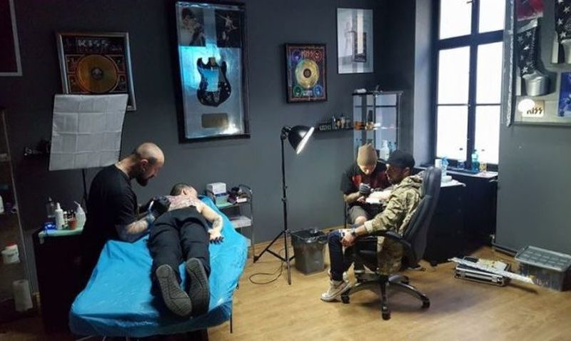 cel mai cunoscut salon de tatuaje din sibiu, vandalizat