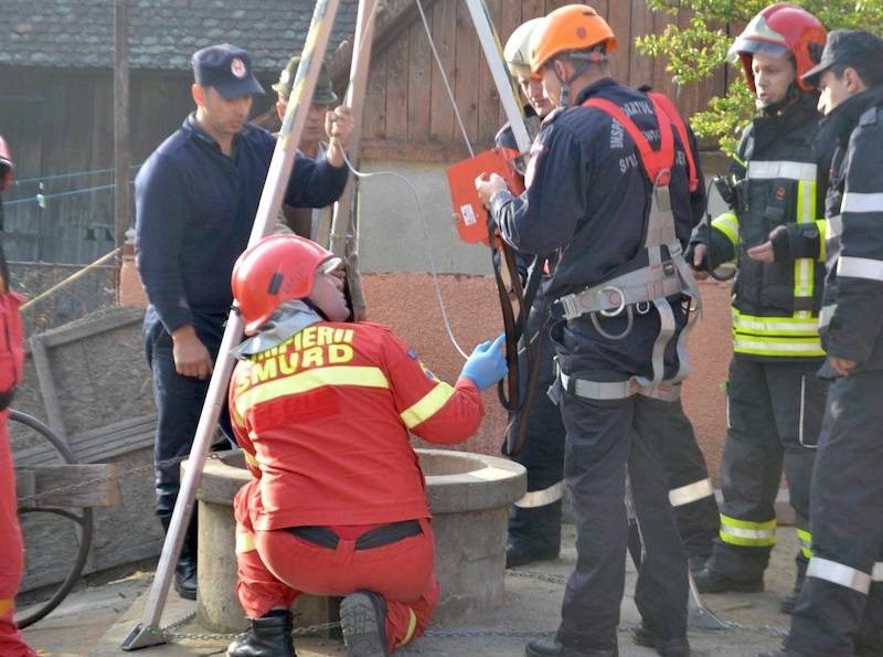 femeie căzută în fântână în valea viilor