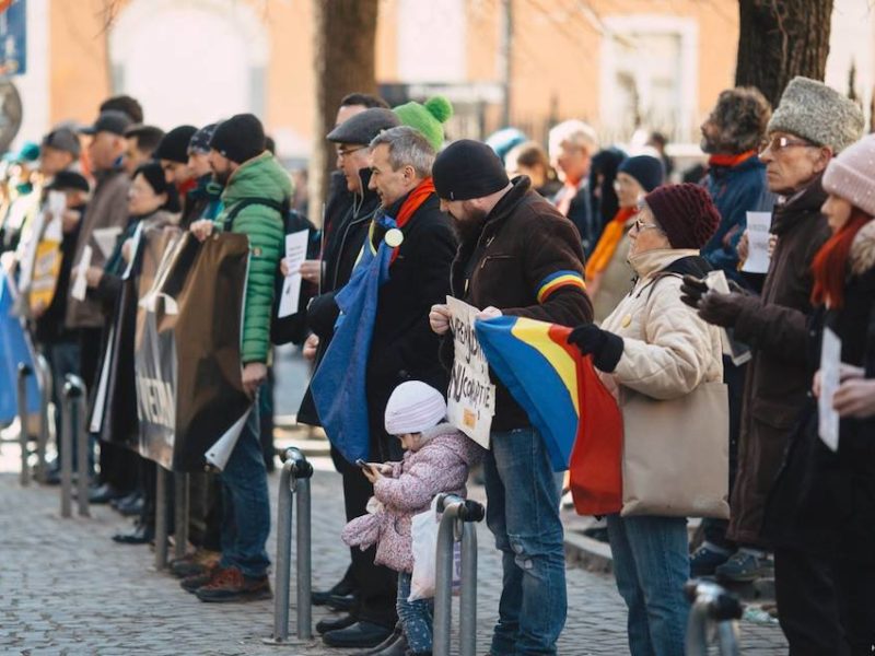 video – flashmob-ul vă vedem din sibiu. s-au împlinit trei luni de la prima acțiune