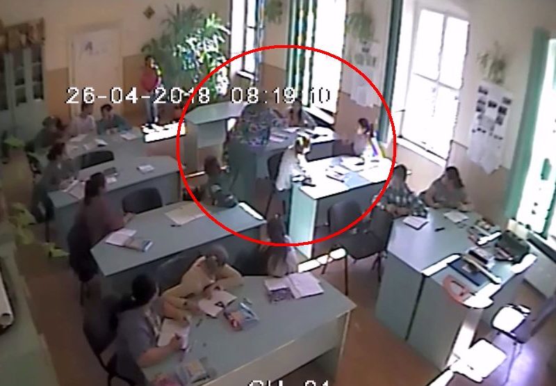 video foto surori bătute cu biciul la școală în ighișul nou. fetele au ajuns la spital!