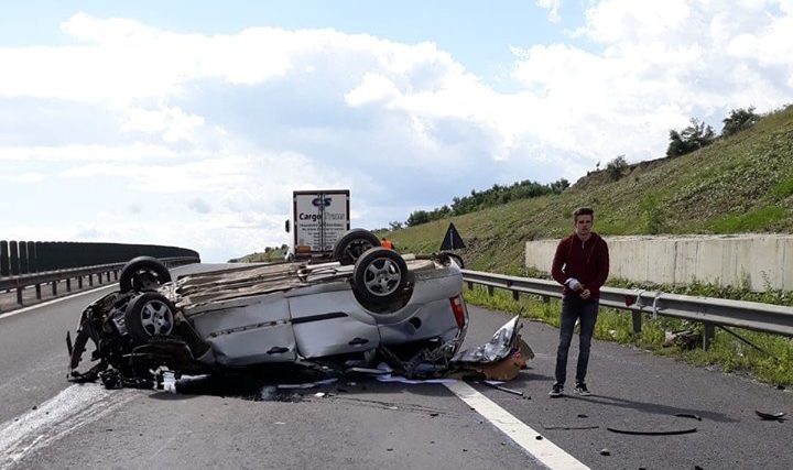Mașină distrusă pe autostrada Sibiu - Sebeș 2 mașină distrusă pe autostrada sibiu - sebeș