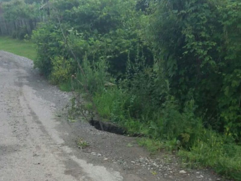 foto - drum surpat între zlagna şi pelisor. trafic restricţionat