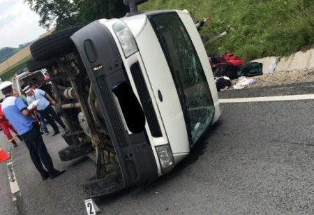 Accident grav la Târnava - Microbuz răsturnat (VIDEO FOTO) 2 accident grav la târnava - microbuz răsturnat (video foto)