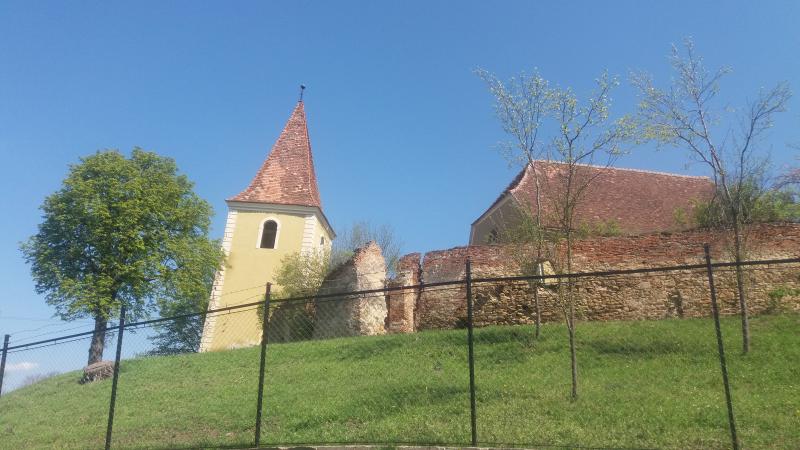 Nu doar italienii au turnul lor înclinat. Există două și în inima Transilvaniei 3 nu doar italienii au turnul lor înclinat. există două și în inima transilvaniei