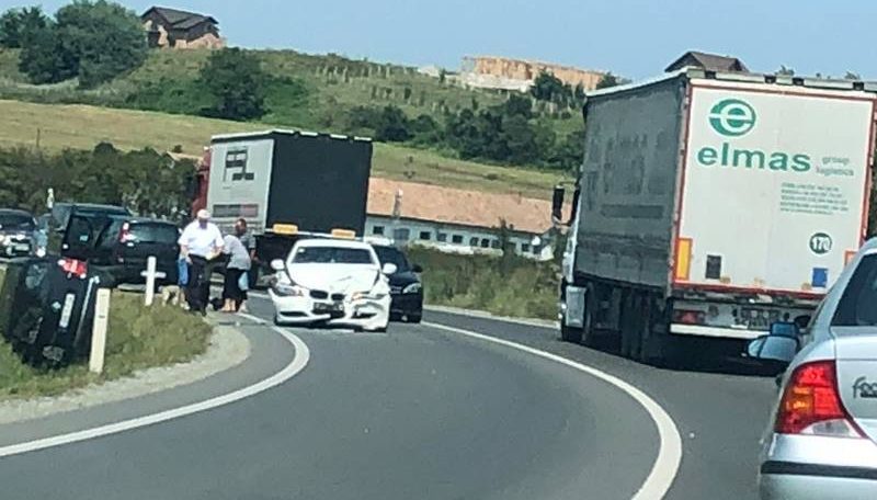 foto - accident pe dn14 la ieșire din sibiu spre mediaș. două minore rănite
