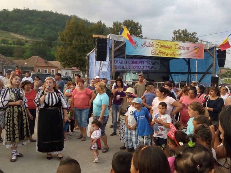 foto - cântec, joc și voie bună la zilele comunei tîrnava