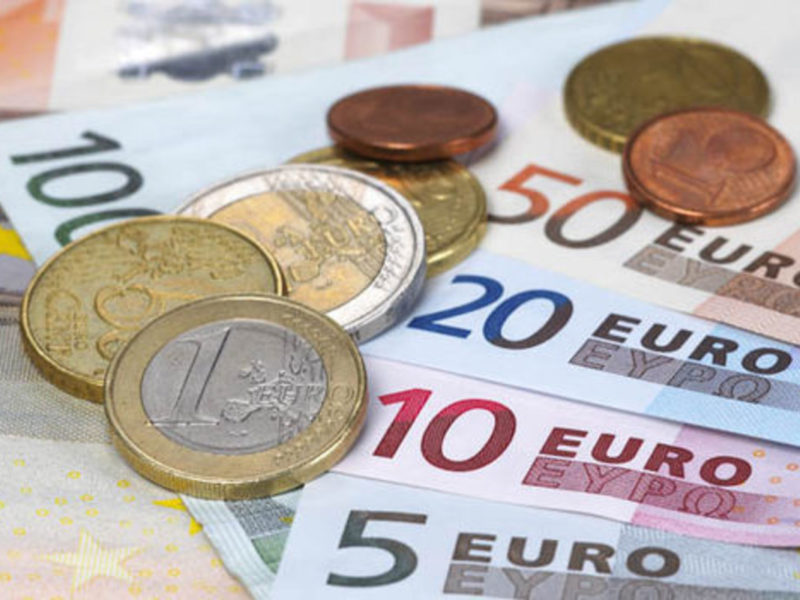 cursul leu - euro continuă să crească. leul se depreciază