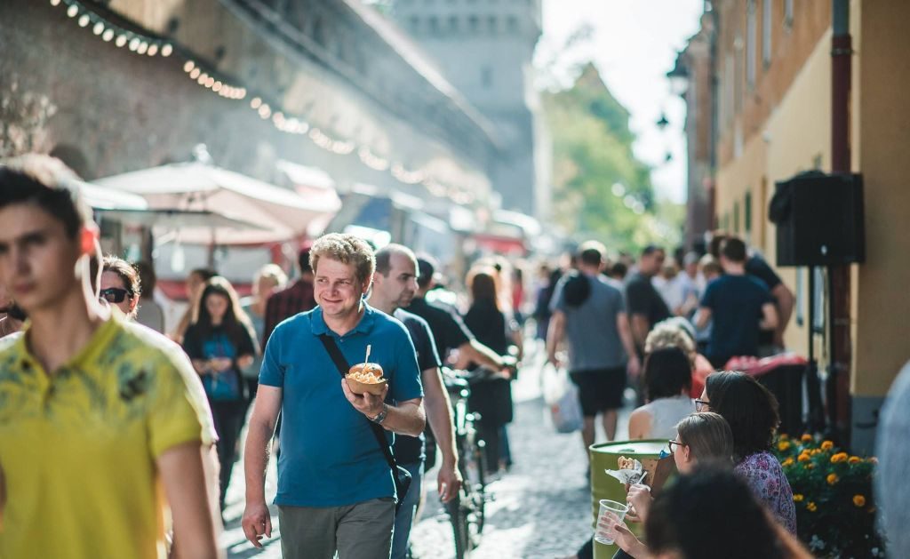 cele mai bune food – truck-uri din țară ”parchează” la ”foodie – street food cuisine” în sibiu