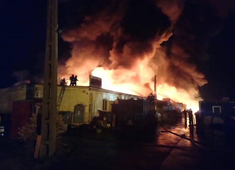 incendiu monstru la un depozit de deșeuri periculoase din sibiu. pompieri din șase județe se luptă cu flăcările de trei ore