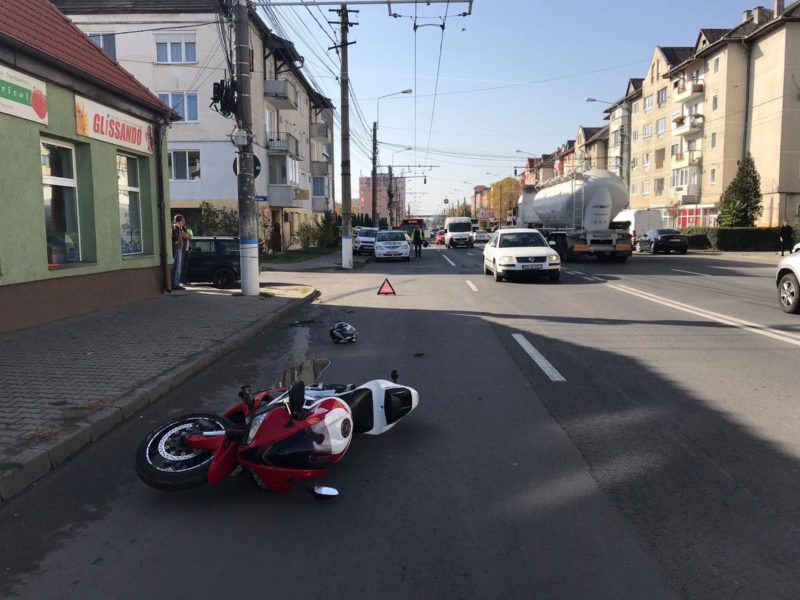 foto - accident pe soseaua sibiului - un motociclist rănit