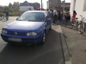 FOTO Biciclist accidentat la Dumbrăveni. Nu i s-a dat prioritate 2 foto biciclist accidentat la dumbrăveni. nu i s-a dat prioritate