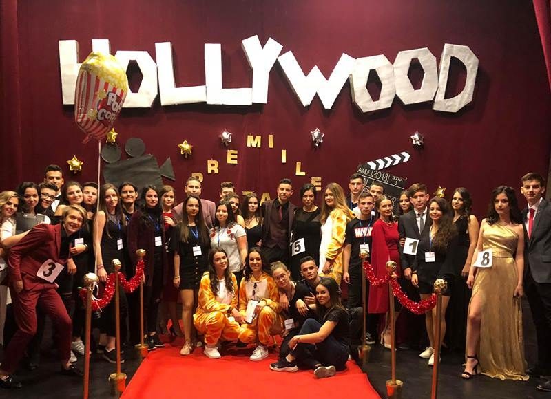 foto ”hollywood nigh” - petrecere pe cinste pentru bobocii de la liceul axente sever mediaș