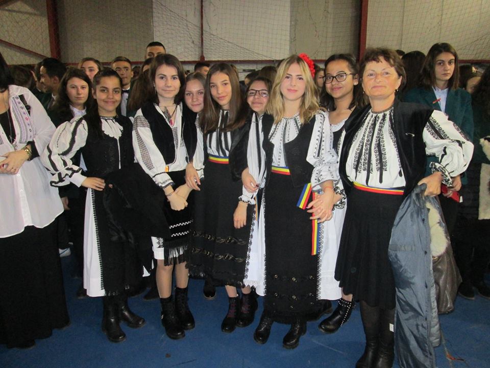 FOTO - Liceul ”Axente Sever” a sărbătorit Centeranul Unirii 2 foto - liceul ”axente sever” a sărbătorit centeranul unirii