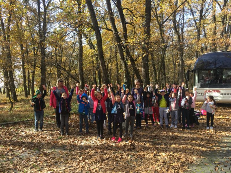 foto - zeci de copii au fost premiați cu o excursie de ziua mondială a animalelor