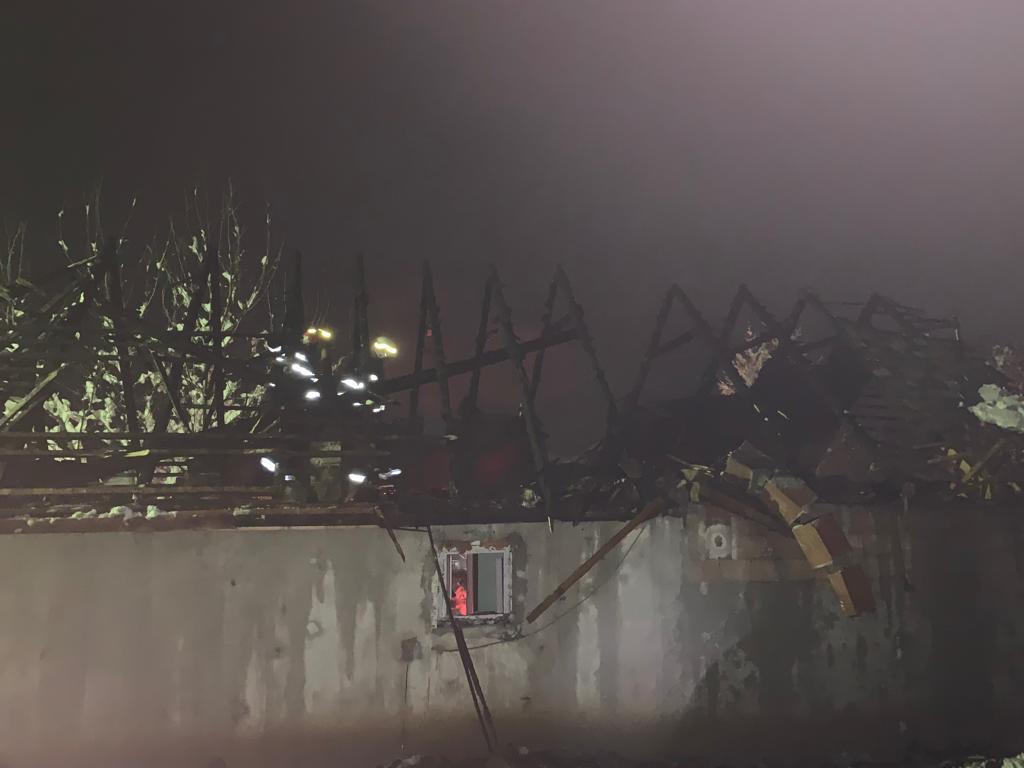 UPDATE FOTO - Incendiu la o locuință din Axente Sever 2 update foto - incendiu la o locuință din axente sever