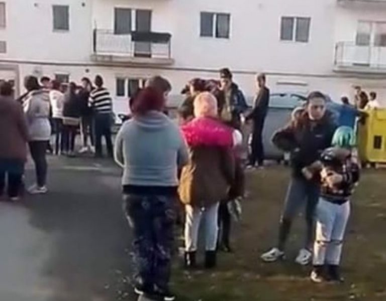 foto - o tânără din copsa mica si-a injunghiat sotul dupa o cearta