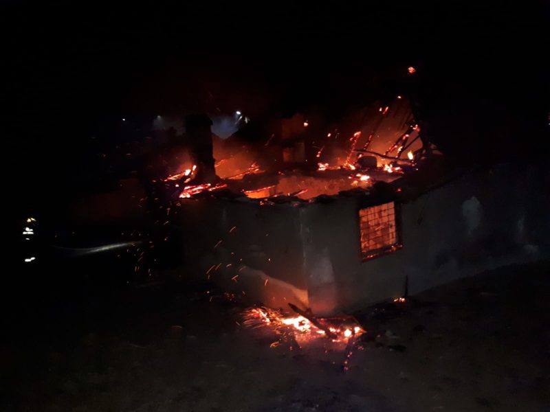 foto - casă distrusă de flăcări la șeica mare