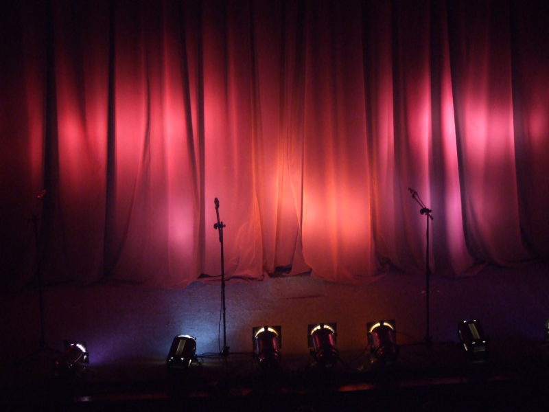 super piesă de teatru la mediaș - astăzi la sala traube