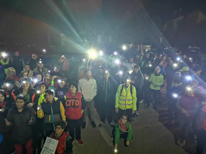 foto alergare nocturnă de ora pământului la mediaș. aproape 100 de participanți