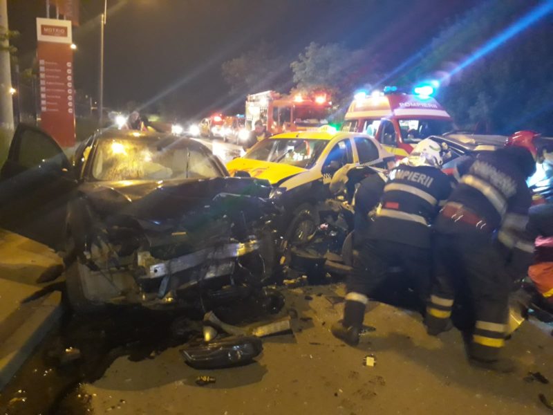 foto video - trei mașini implicate într-un accident la mediaș. o persoană a murit