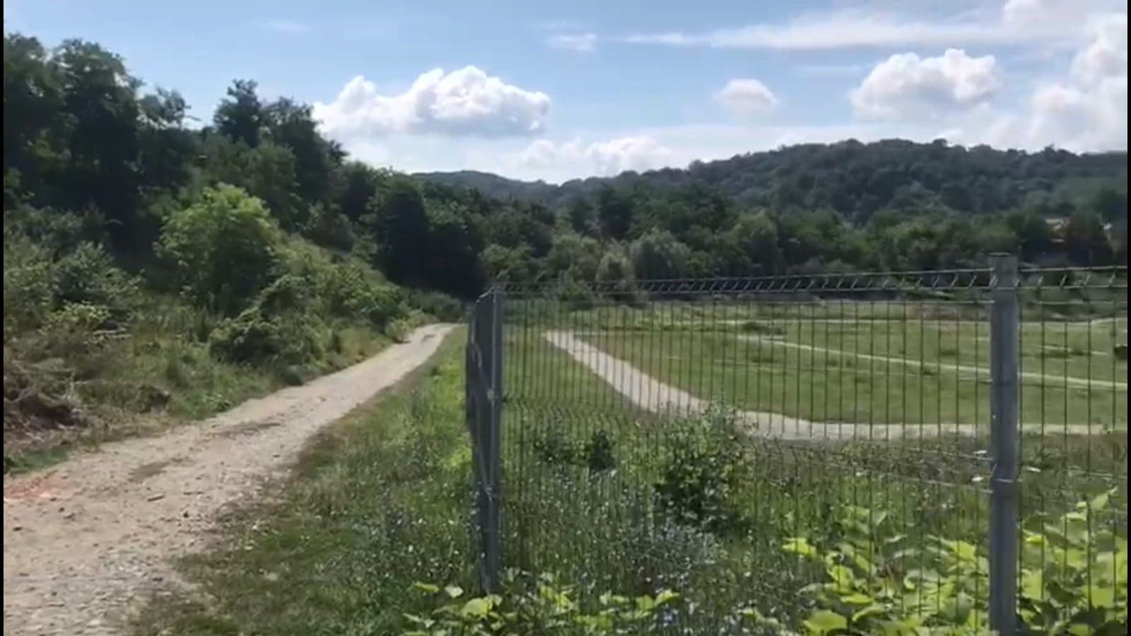 FOTO Gunoaie și lipsă de bun-simț. Zona târgului a fost curățată 2 foto gunoaie și lipsă de bun-simț. zona târgului a fost curățată