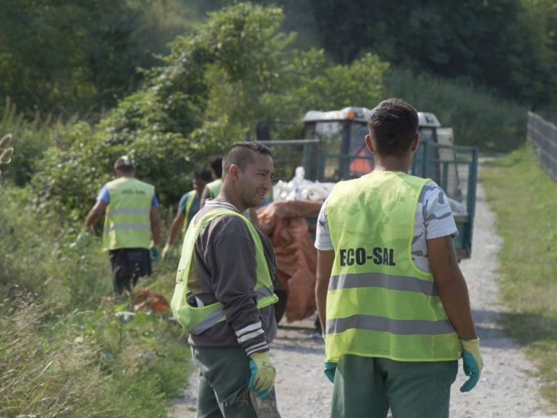 foto gunoaie și lipsă de bun-simț. zona târgului a fost curățată