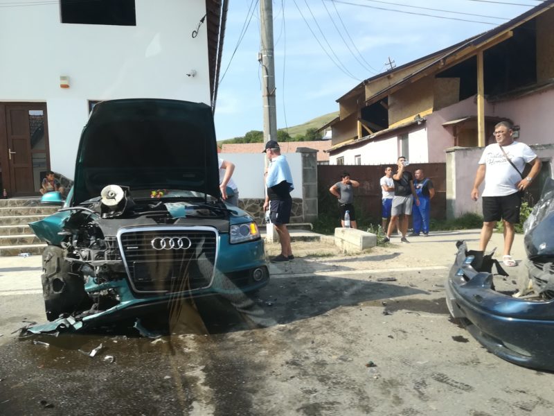 foto accident cu șase victime. trafic blocat pe dn14, la slimnic