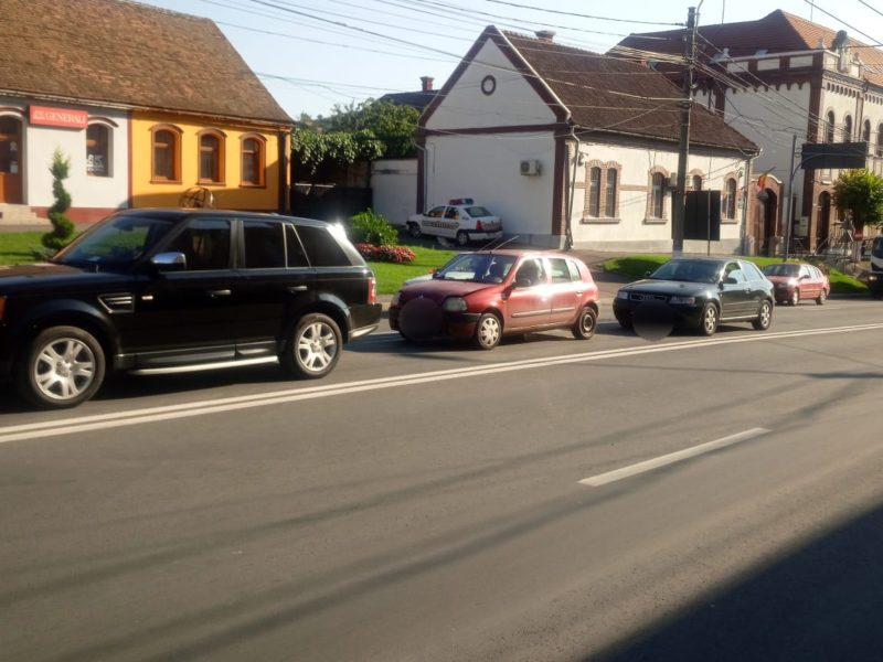 foto accident în lanț pe strada unirii din mediaș. două persoane rănite
