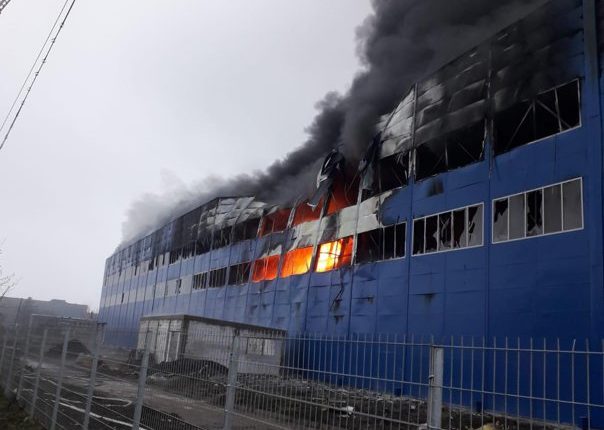 Foto Video Incendiu Puternic La O Hală Industrială Intervin Mai