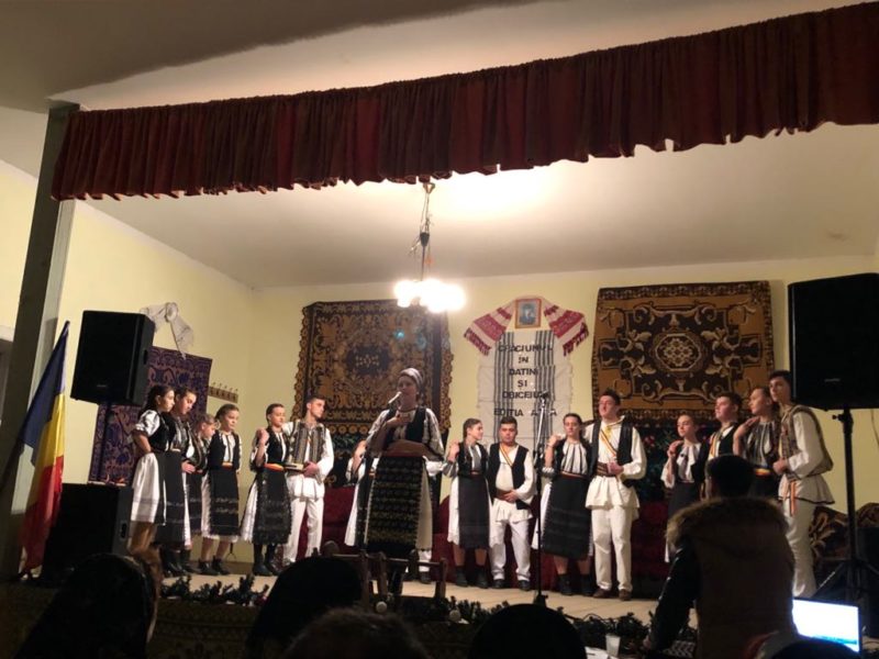 foto video spectacol extraordinar de colinde si cantece de stea, la păucea