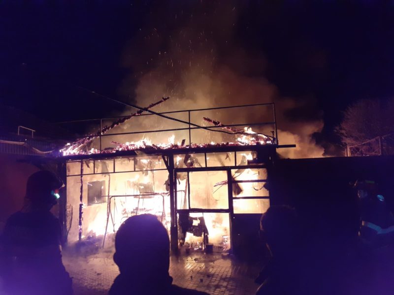 foto incendiu la copșa mică - două case au luat foc