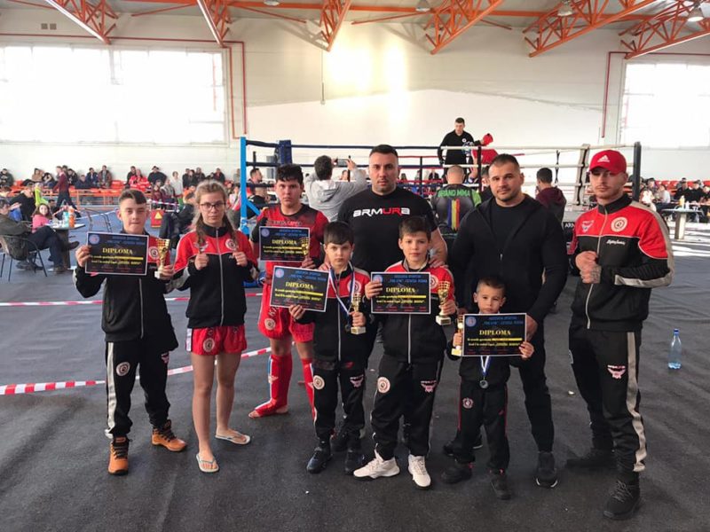foto video nouă medalii pentru medieșenii de la clubul dragon fight academy kickboxing
