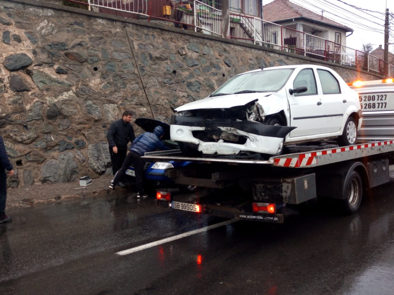 foto accident pe strada baznei din mediaș – o persoană la spital