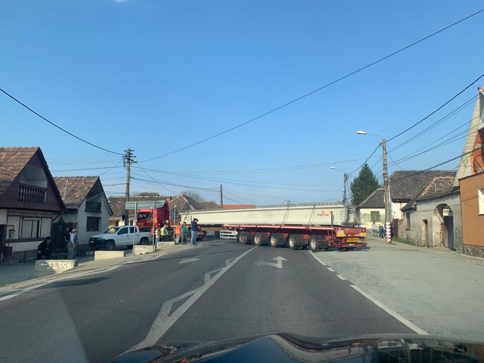 FOTO Se lucrează de zor la noul pod din Târnăvioara - Au ajuns primele traverse 2 foto se lucrează de zor la noul pod din târnăvioara - au ajuns primele traverse
