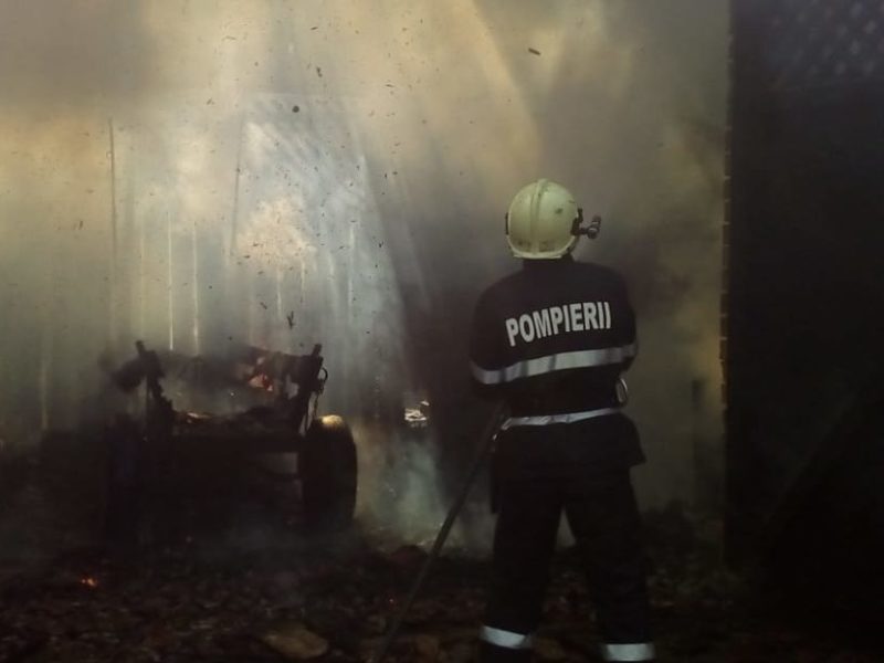 cauza incendiului de la brateiu - acoperișul locuinței mistuit de flăcări