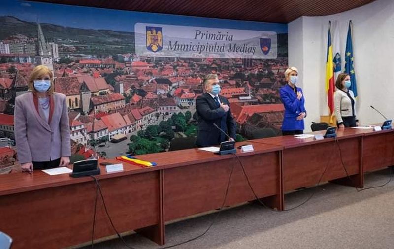 Primarul Gheorghe Roman și consilierii locali din Mediaș au depus jurământul 2 primarul gheorghe roman și consilierii locali din mediaș au depus jurământul