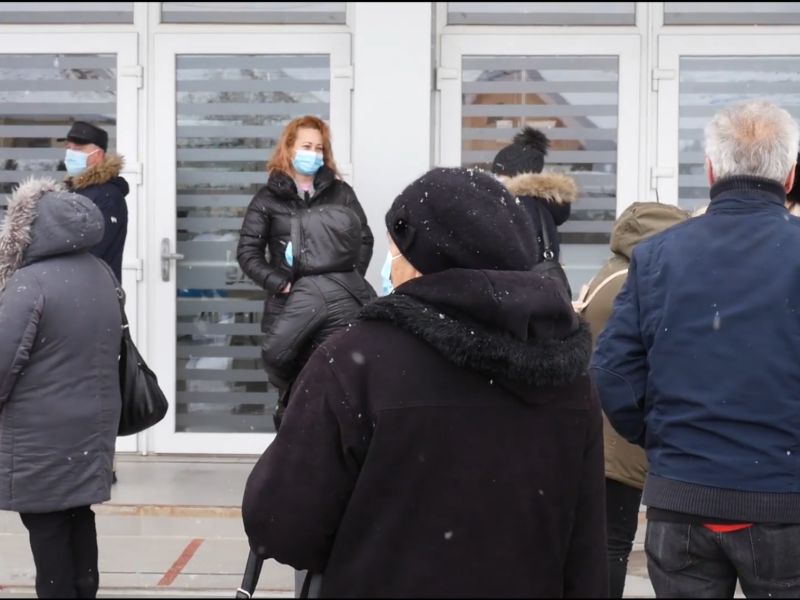 video - start la vaccinare în județul sibiu - primii imunizați sunt încrezători - ''dacă nu ne vaccinăm, nu scăpăm''