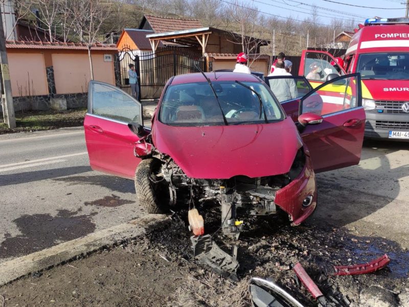 foto: accident la șeica mare - șoferul a adormit la volan