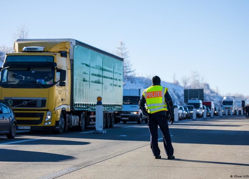 noile restricții de intrare în germania au determinat cozi kilometrice pe autostrăzile din cehia
