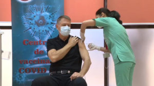 Președintele Iohannis a făcut vineri, incognito rapelul la vaccinul Pfizer. Se pregătește Câțu 3 președintele iohannis a făcut vineri, incognito rapelul la vaccinul pfizer. se pregătește câțu