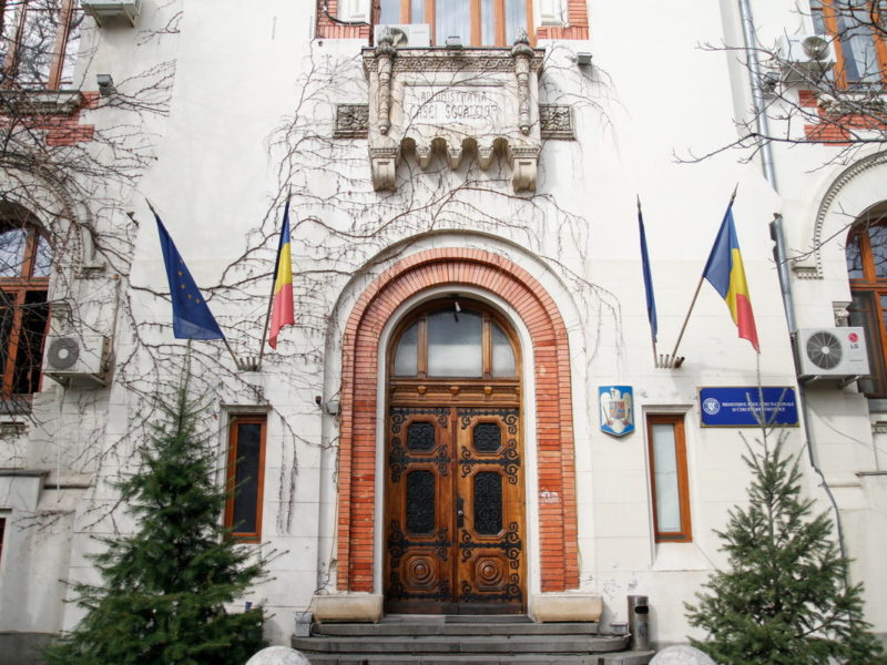 este posibil ca vaccinarea prioritară anti covid a personalului didactic să înceapă în această săptămână