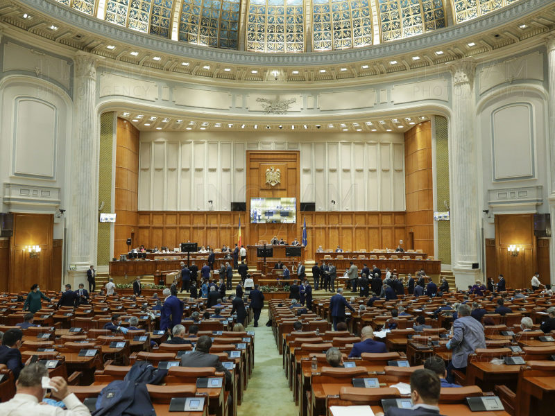 în mod normal, legea bugetului trebuia să fie adoptată în noiembrie 2020. bugetul pentru 2021 va fi dezbătut în parlament în 2 martie