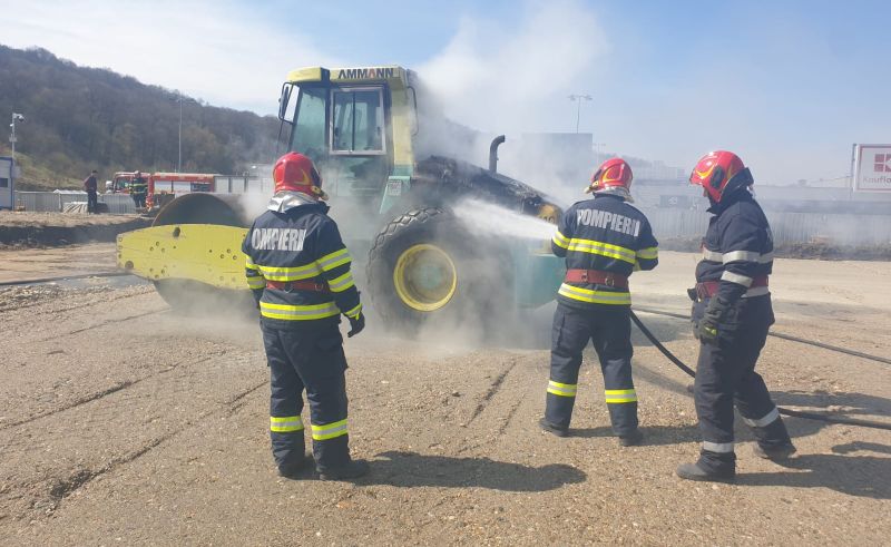 FOTO Incendiu pe un șantier din Mediaș 2 foto incendiu pe un șantier din mediaș