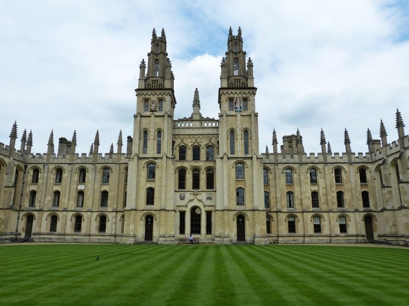 marea britanie revine parțial la împrumuturile de studii pentru europeni